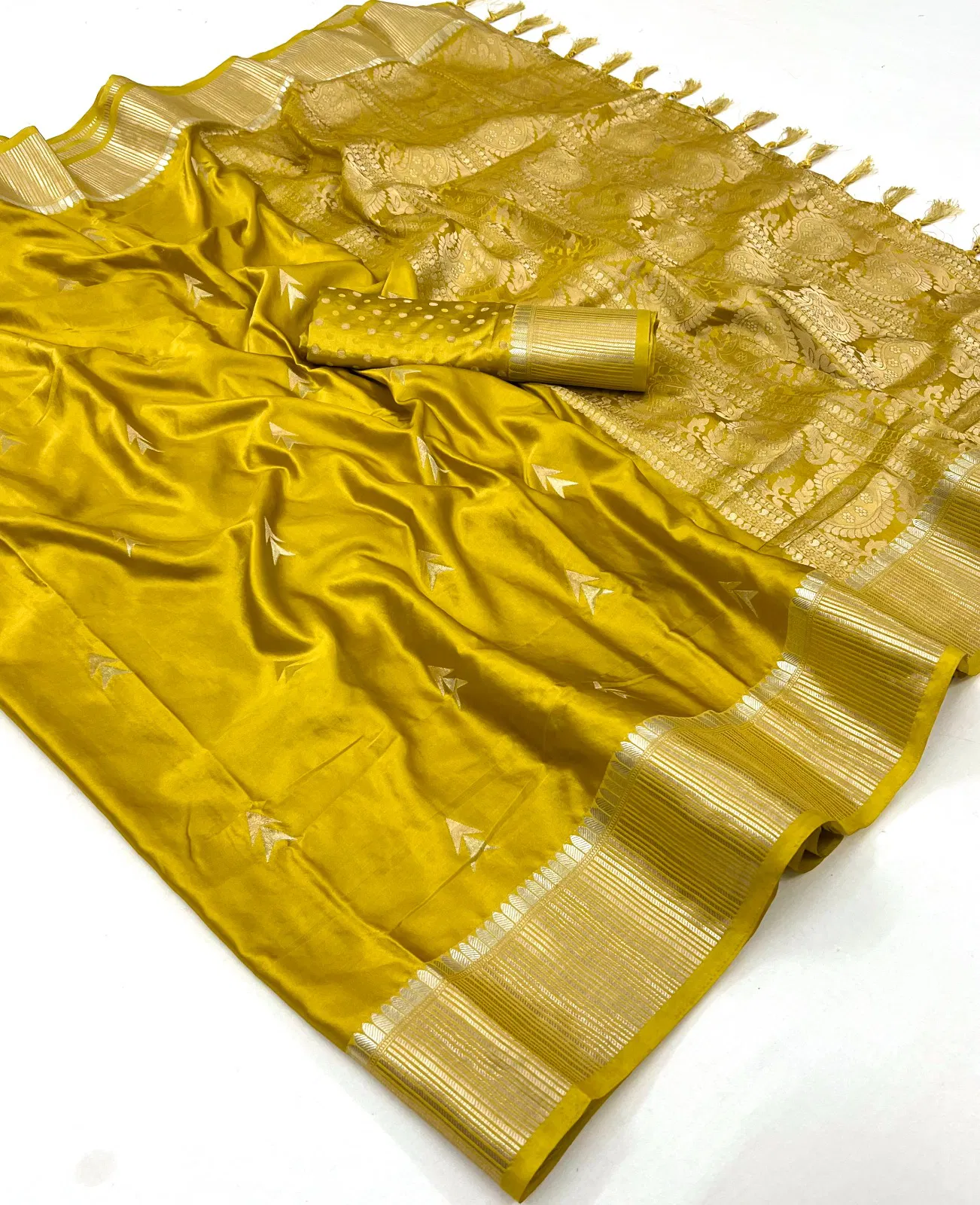 SRC Sartin Silk Weaving Non Catalog Designer Sarees Wholesale Shop In Surat